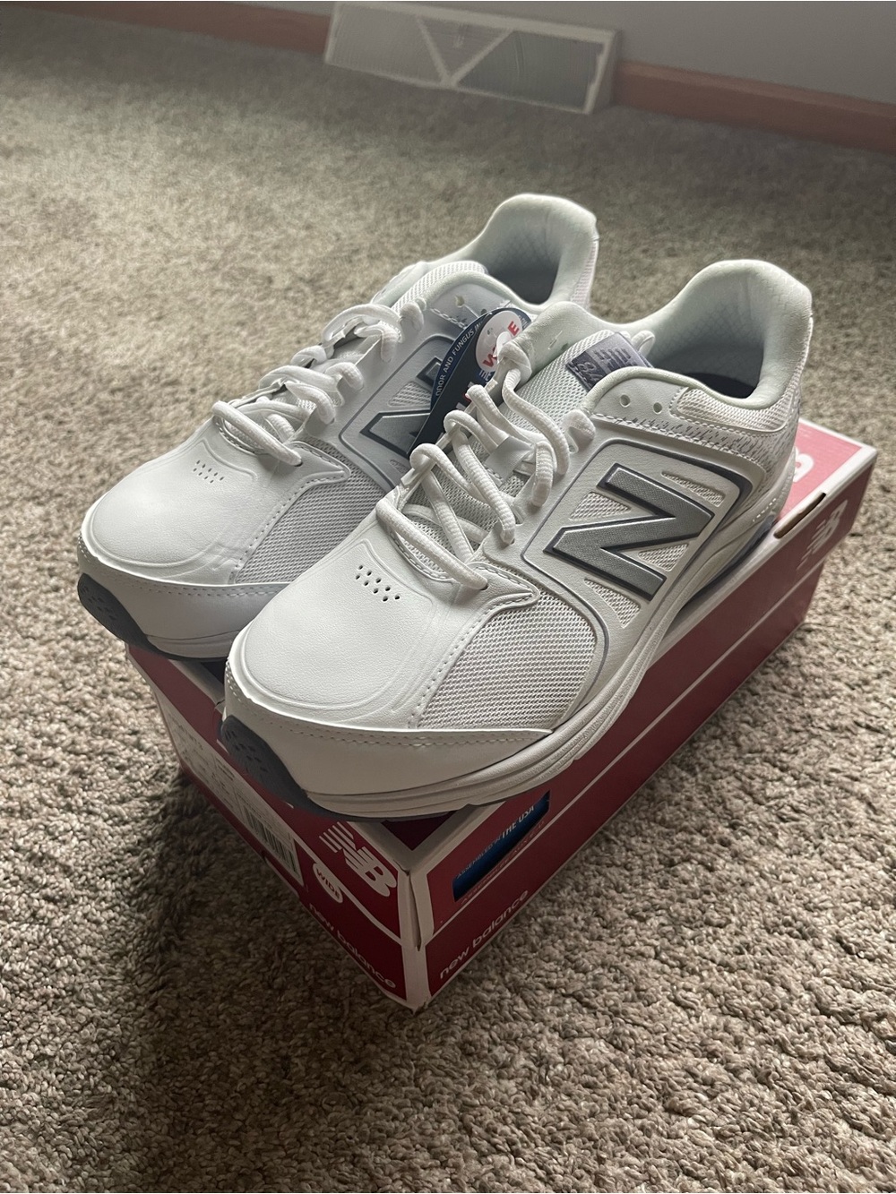 New Balance 847v3 walking shoes white size 10
